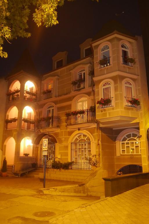 Guest House Villa Lord Novi Sad Esterno foto